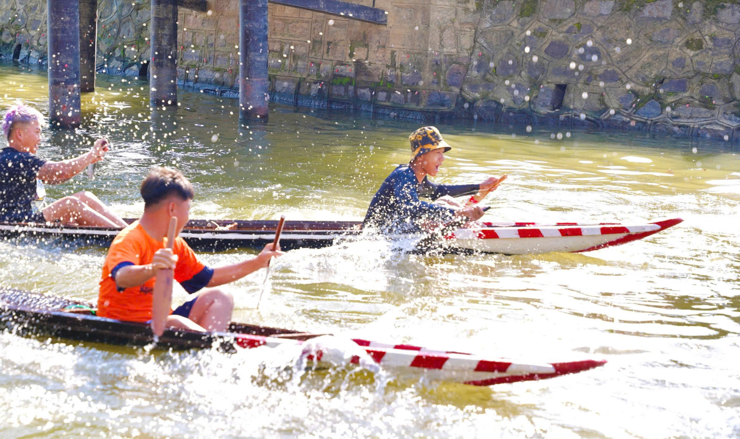 Vui cười với hội đua ghe câu phường Thanh Thủy