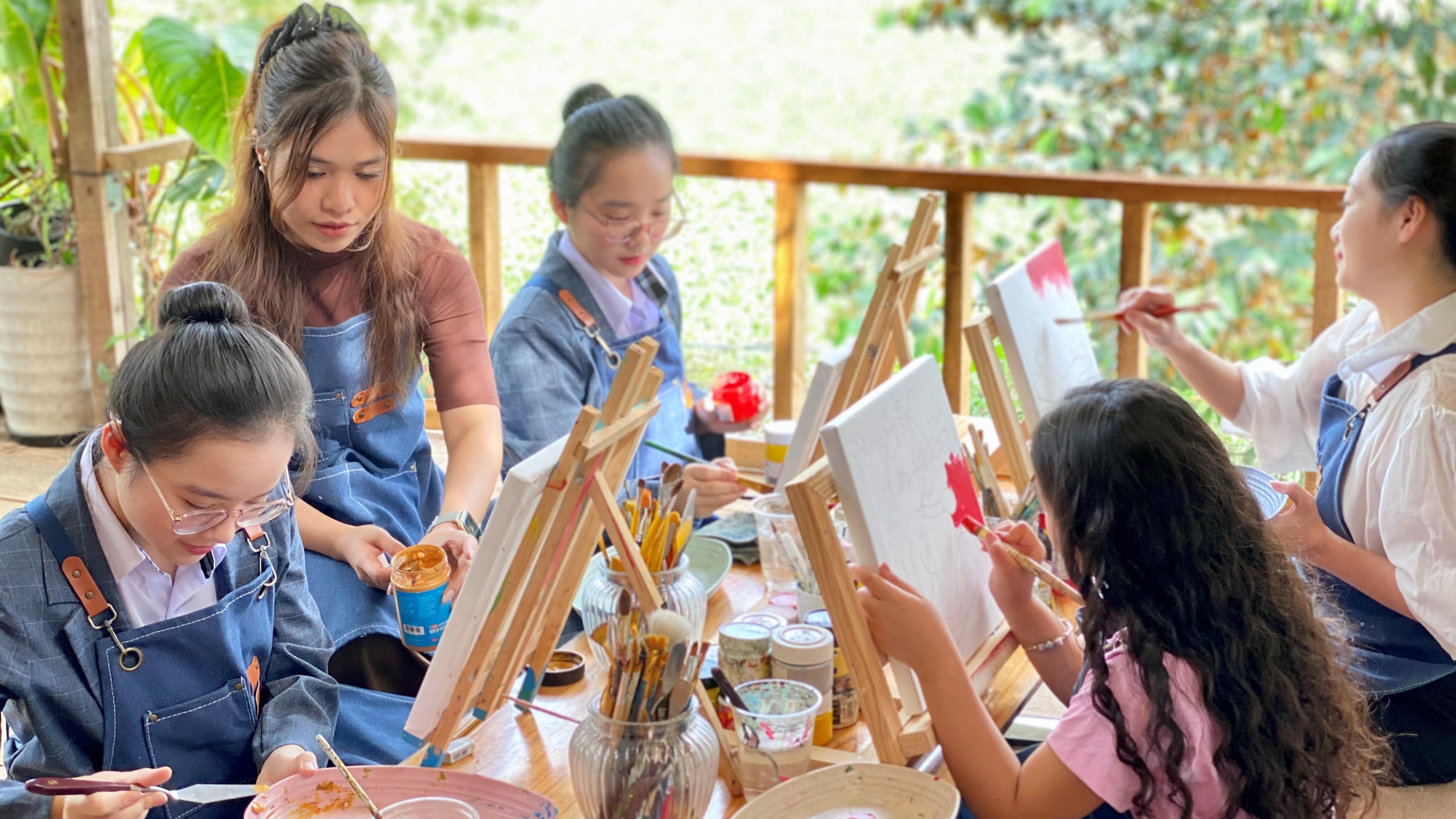 Vẽ tranh ngựa đón Tết