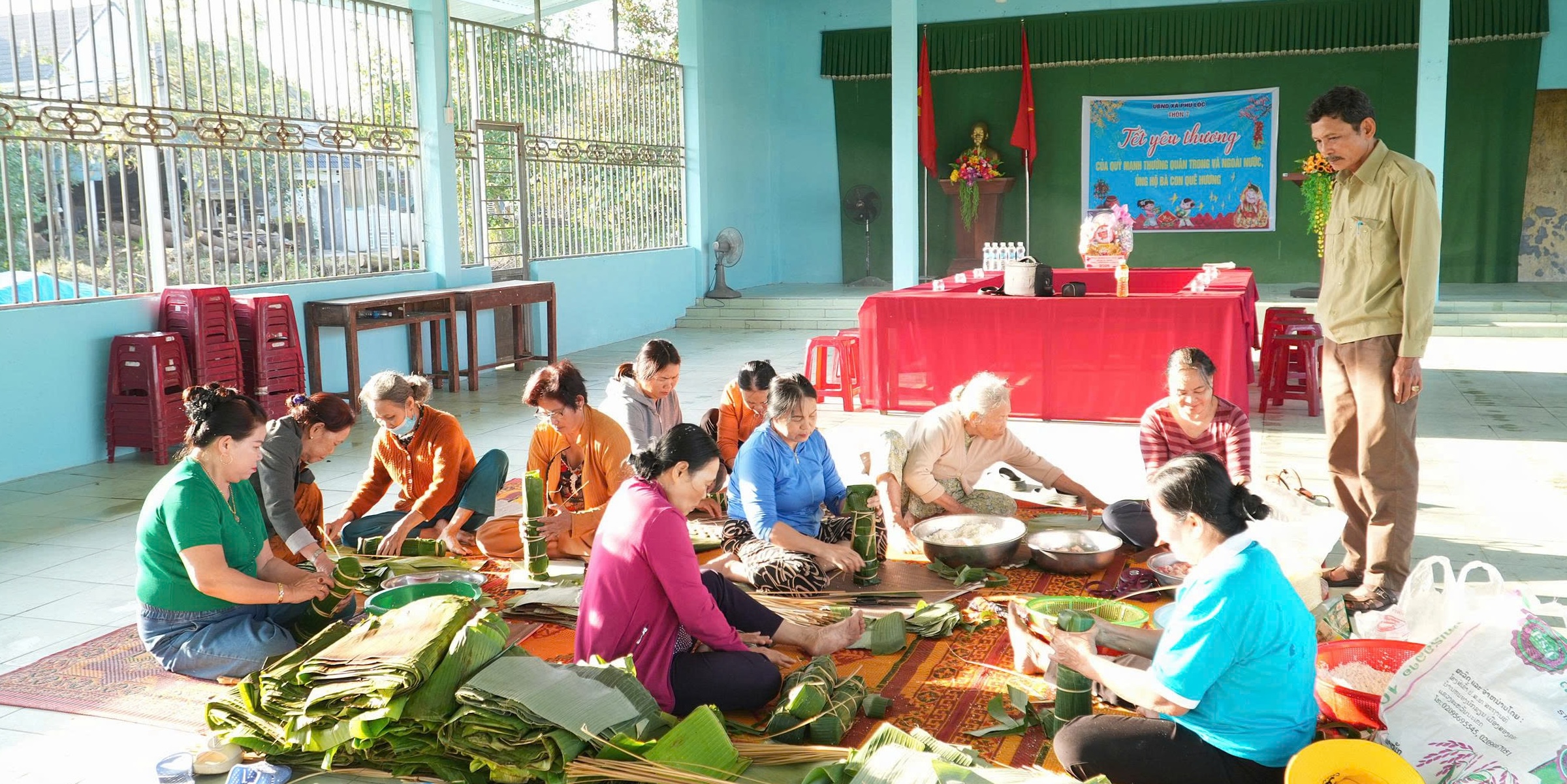 Lan tỏa yêu thương từ những đòn bánh tét nghĩa tình