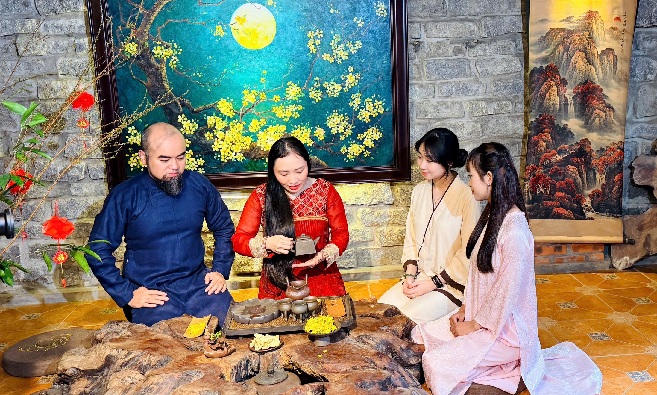 Thưởng trà Hoàng mai