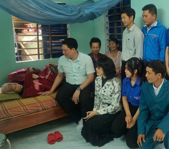 Bữa cơm tất niên sum vầy với Mẹ