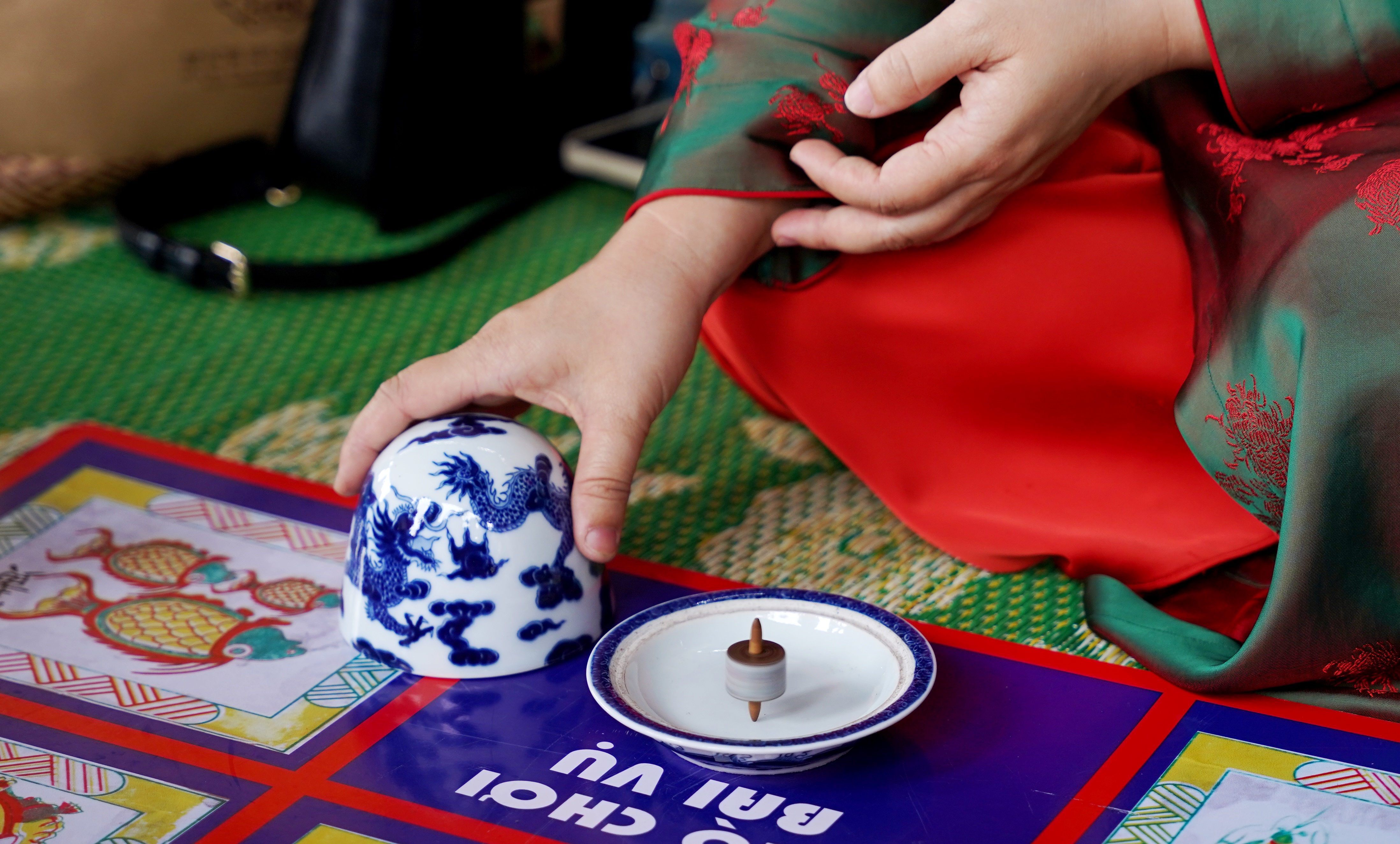 Bài vụ - hình thức chơi đặt cược vào các con vật in trên bề mặt con vụ quay