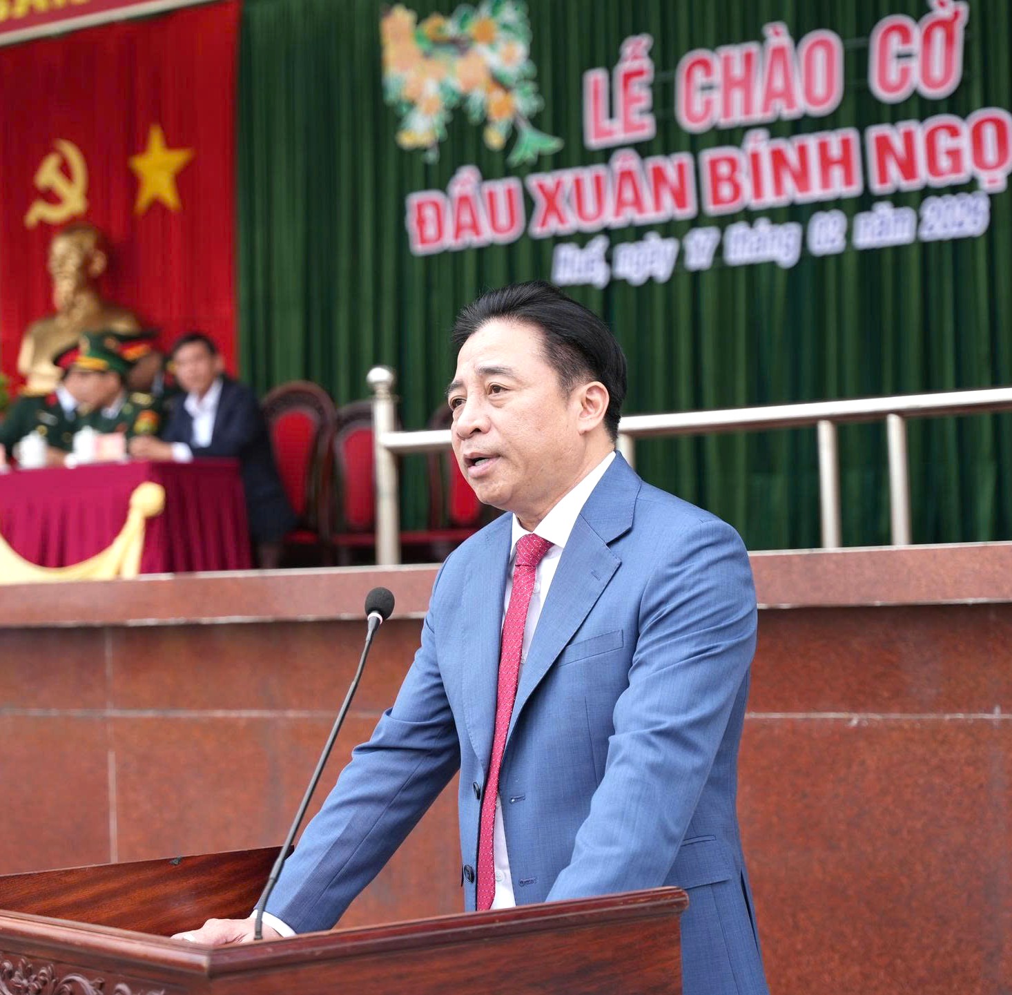 Chủ tịch UBND thành phố Nguyễn Khắc Toàn dự lễ chào cờ đầu năm mới Bính Ngọ