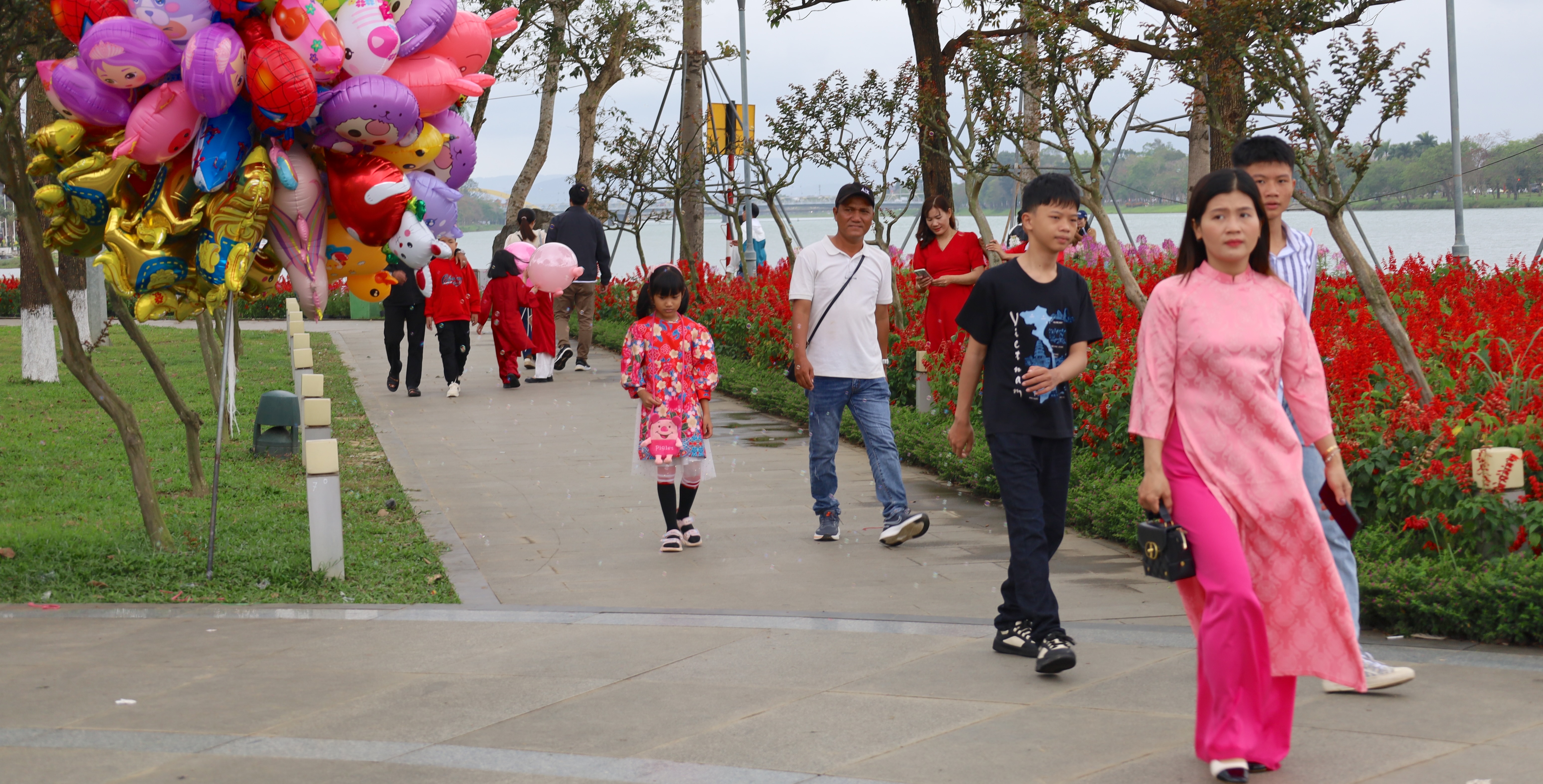 Lượng khách đến Huế và công suất lưu trú ngày mùng 3 Tết tăng mạnh