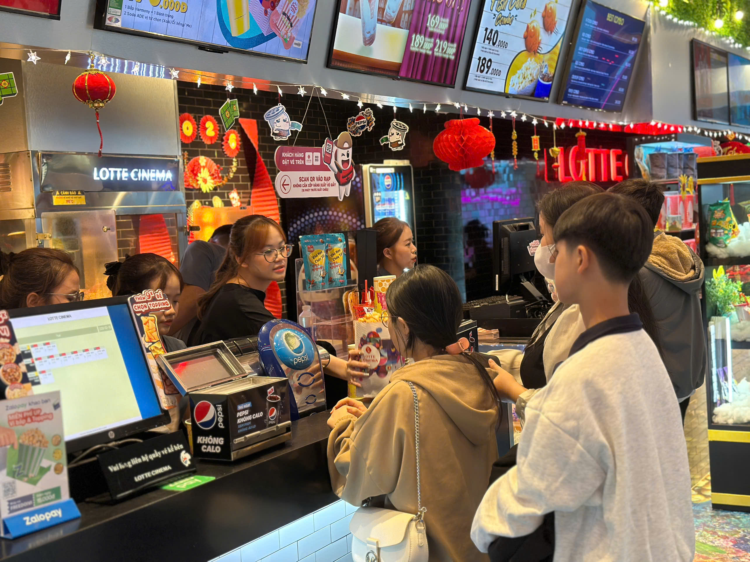 Đến rạp xem phim ngày Tết