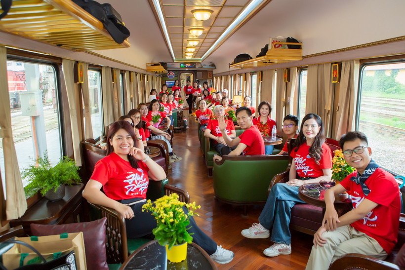 Trên những chuyến tàu xuân