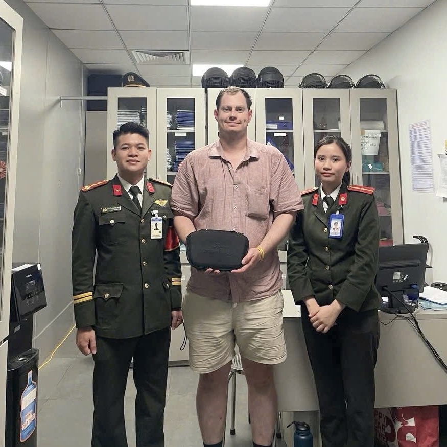 Trao trả tài sản thất lạc cho người dân và du khách