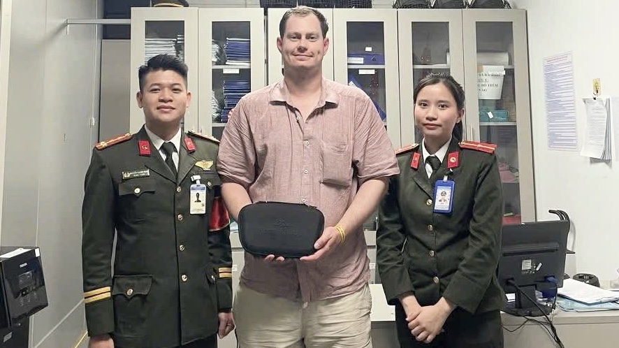 Trao trả tài sản thất lạc cho người dân và du khách