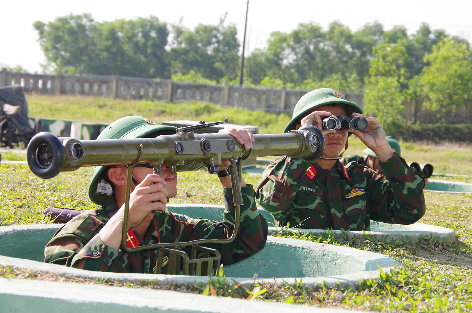 Những người canh giữ mùa xuân