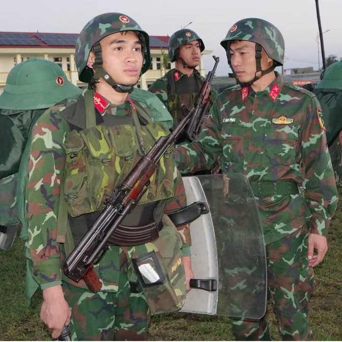 Lính trinh sát “Vui xuân mới không quên nhiệm vụ”