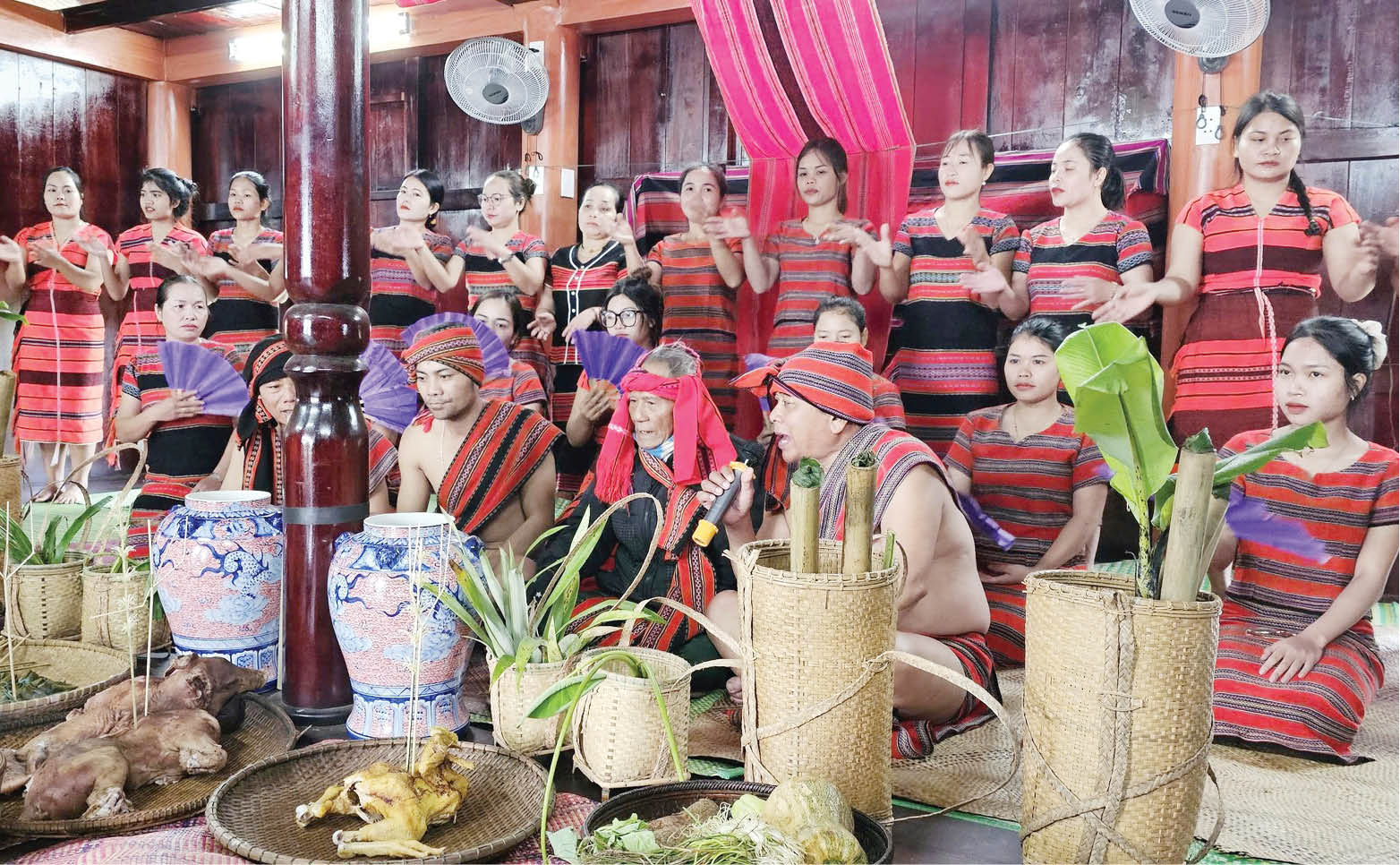 Giữa chiến trường lính xe tăng hát dân ca Huế