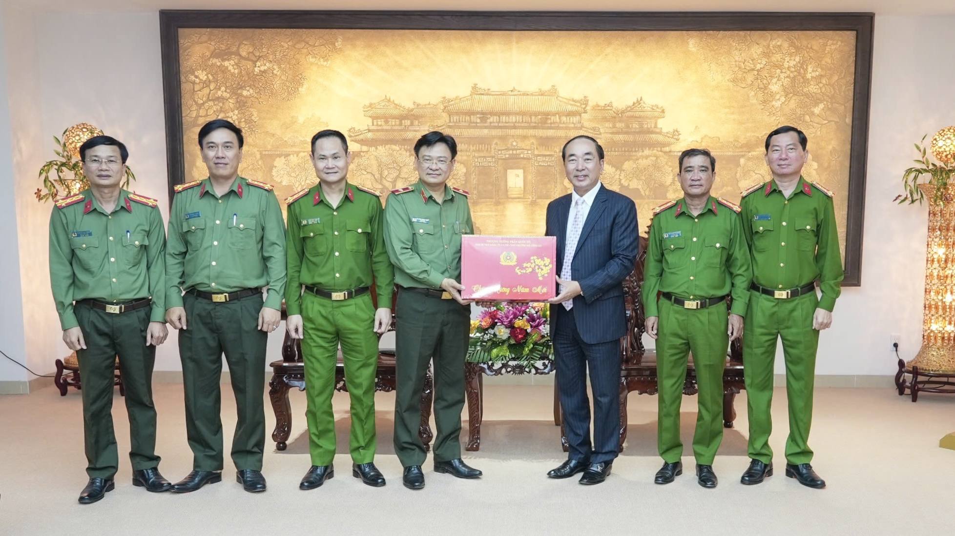 Thứ trưởng Bộ Công an Trần Quốc Tỏ thăm, làm việc với Công an thành phố