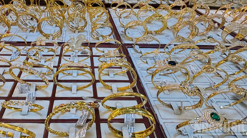 Giá vàng ngày 25 2 Vàng miếng, vàng nhẫn trong nước vượt 185 triệu đồng lượng sát ngày Vía Thần tài