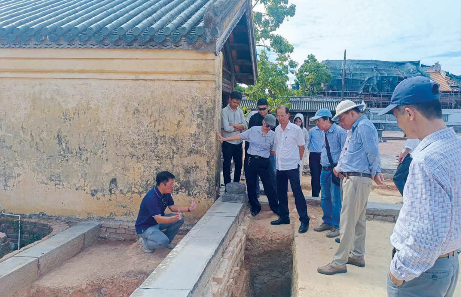 Gia cố nền móng trước khi phục dựng điện Cần Chánh