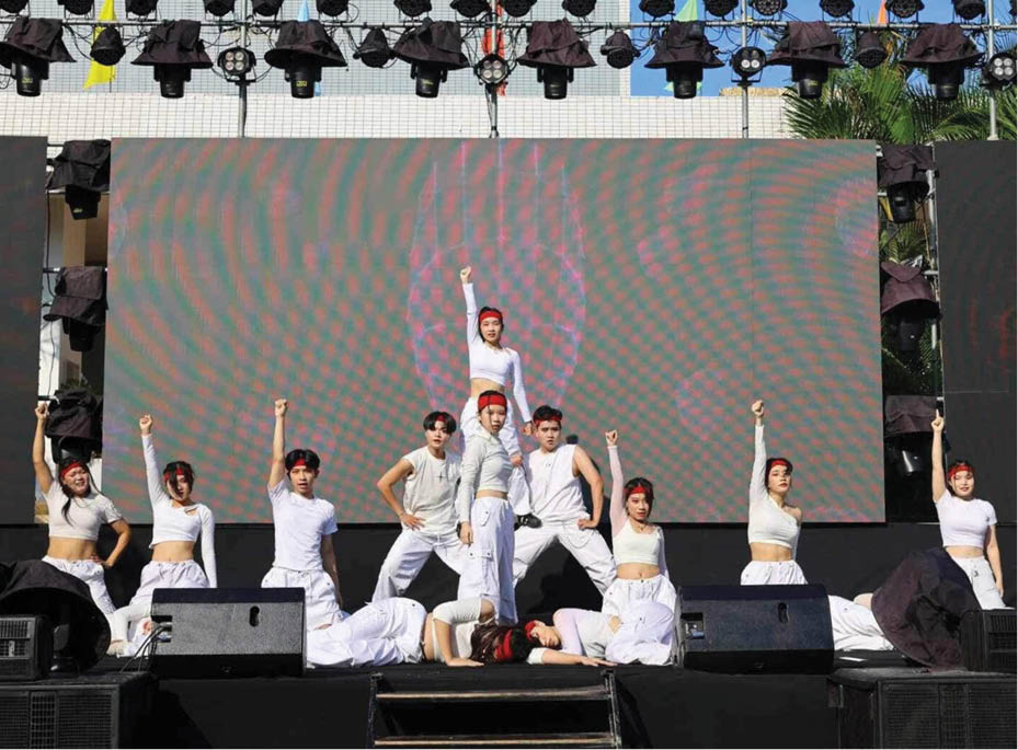 Những bước nhảy của Aedus Crew