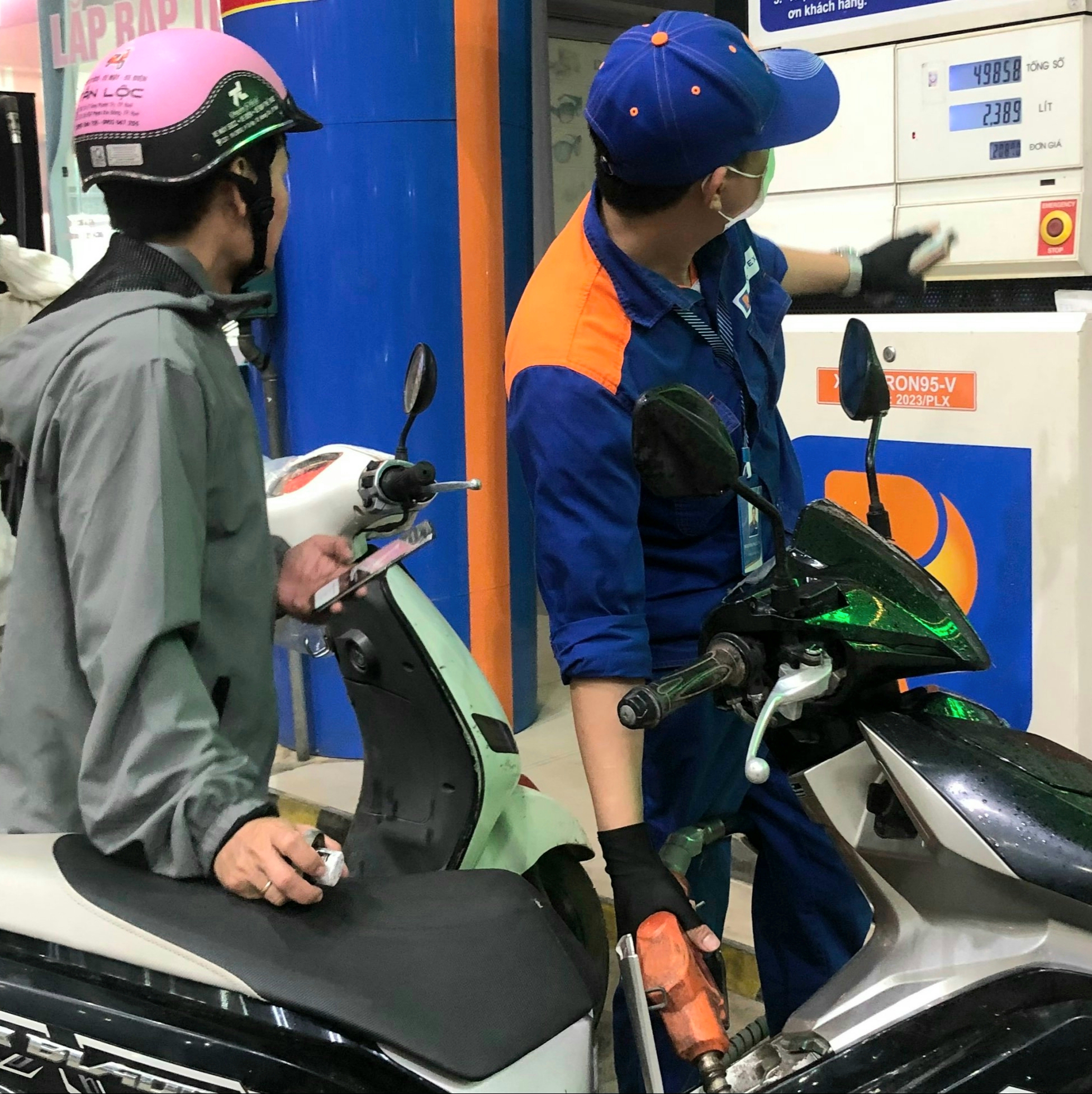 Giá xăng, dầu đồng loạt tăng