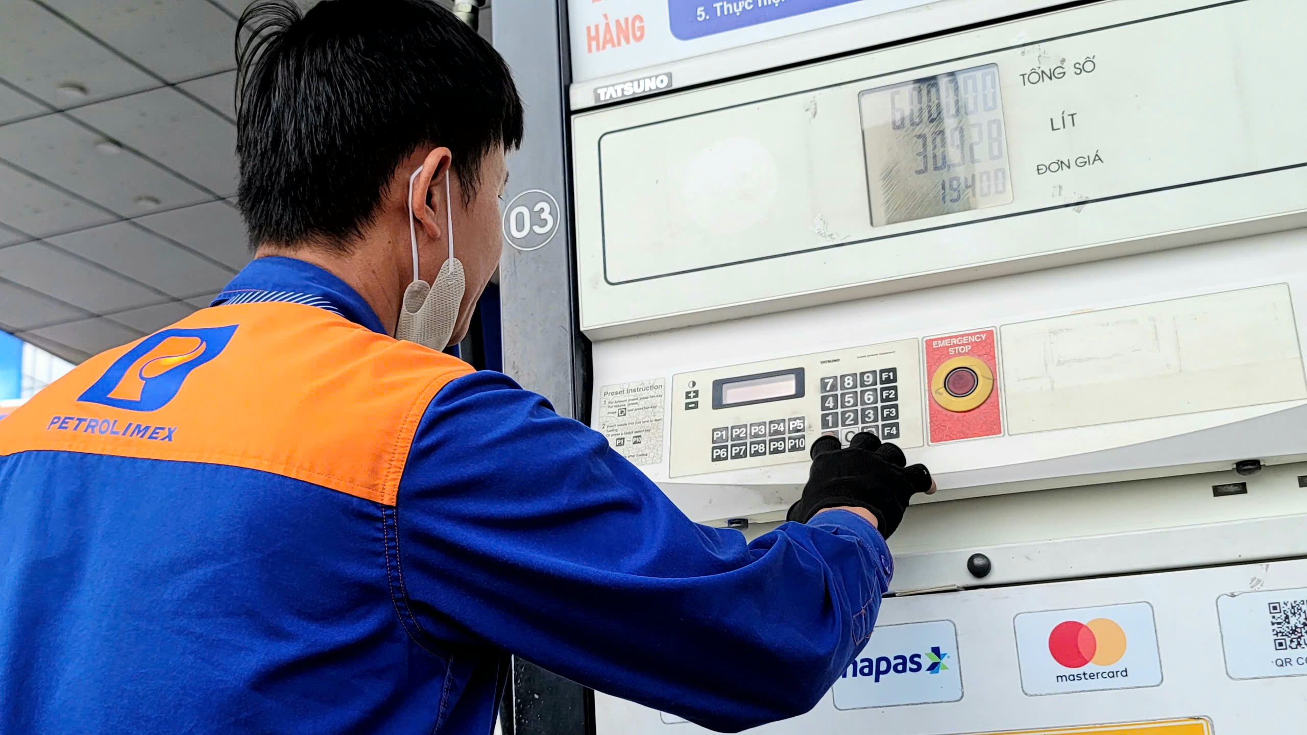 Giá xăng, dầu đồng loạt tăng