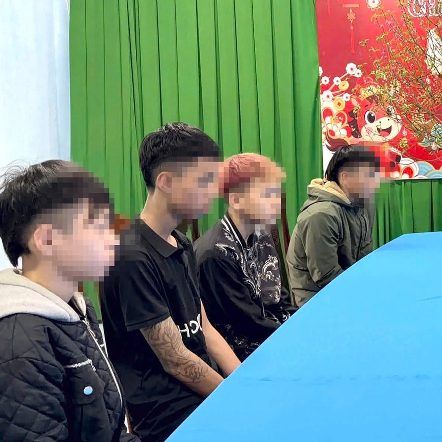 Triệu tập nhóm thanh thiếu niên mang hung khí, lái xe lạng lách quay TikTok