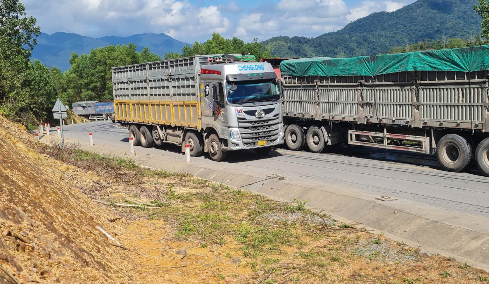 Cần giải pháp đảm bảo an toàn giao thông trên Quốc lộ 49