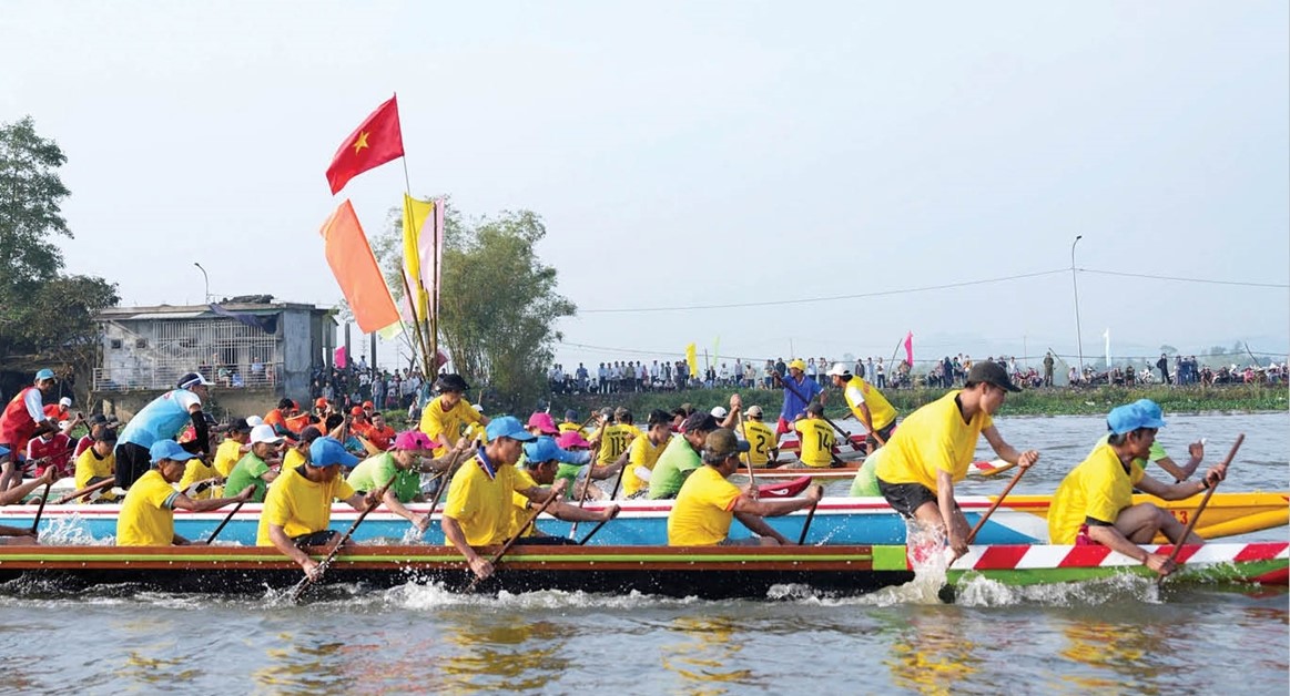 Chấn chỉnh hành vi phản cảm tại các giải đua ghe