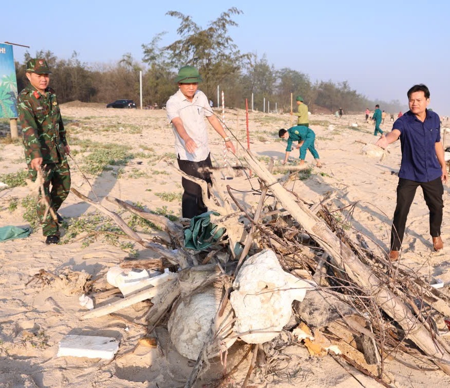 Phong Phú, Thanh Thủy ra quân tổng dọn vệ sinh môi trường