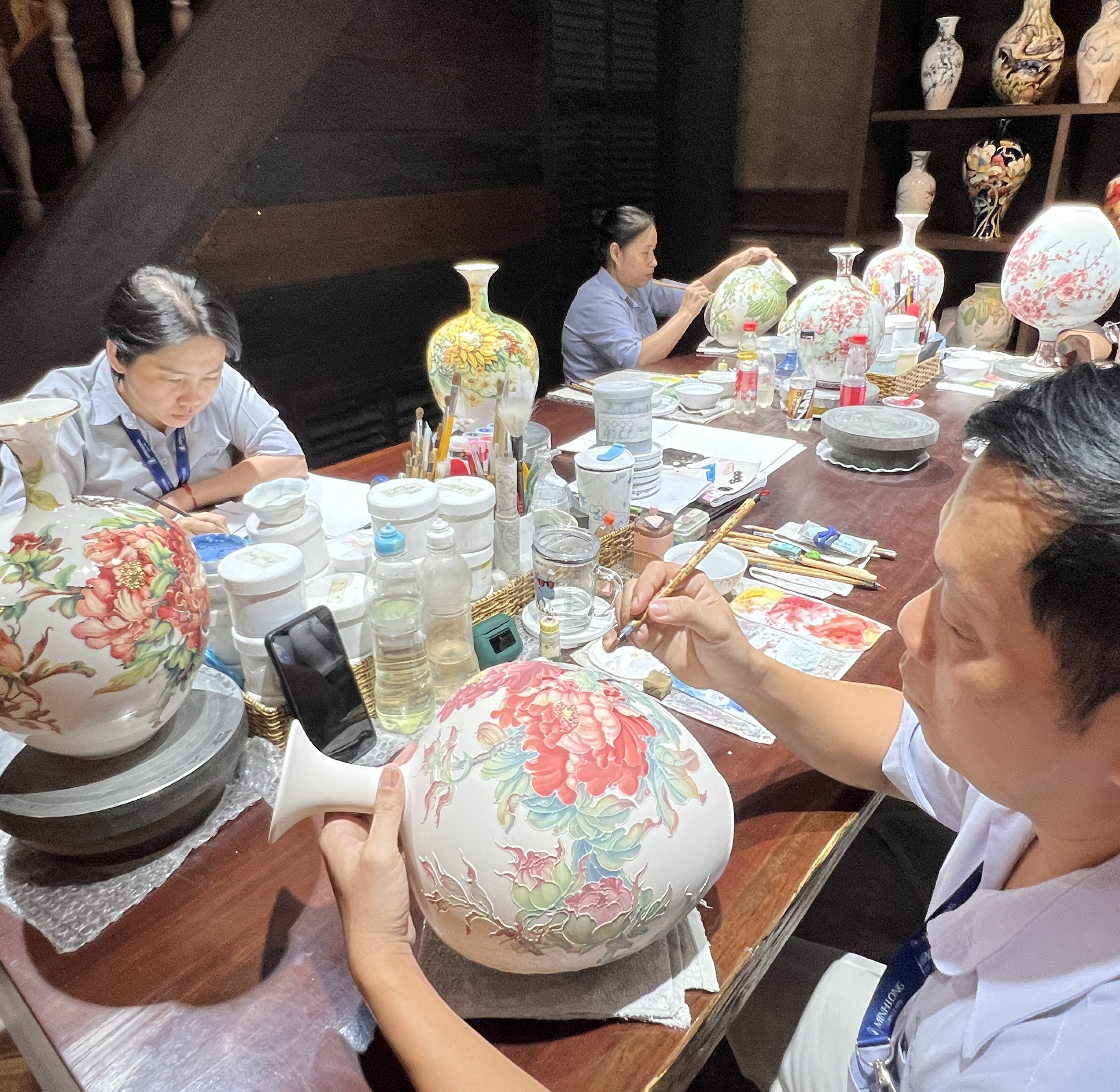 Sửng sốt và tự hào với gốm sứ thương hiệu Việt