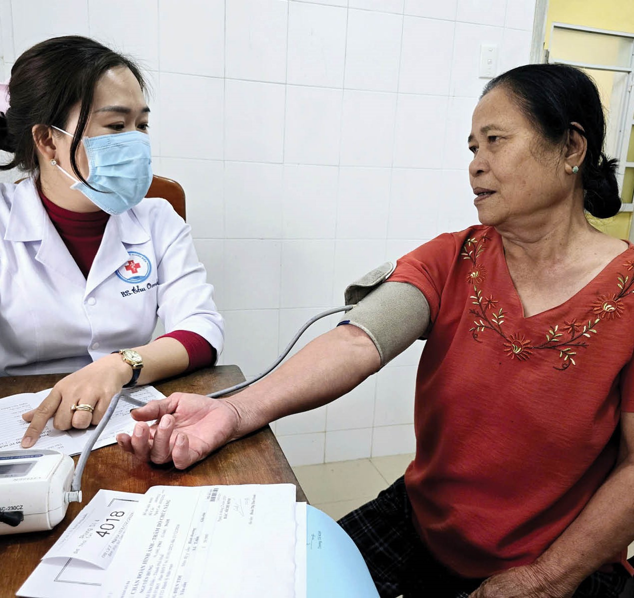 Tạo nền tảng vững chắc để chăm sóc sức khỏe Nhân dân