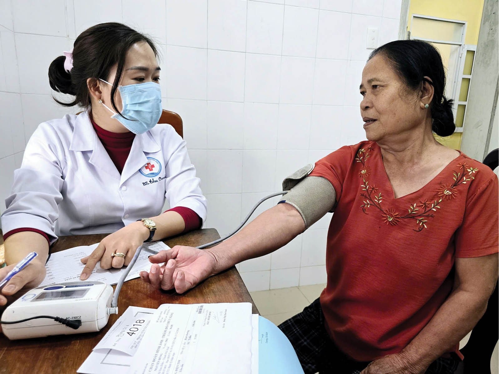 Tạo nền tảng vững chắc để chăm sóc sức khỏe Nhân dân