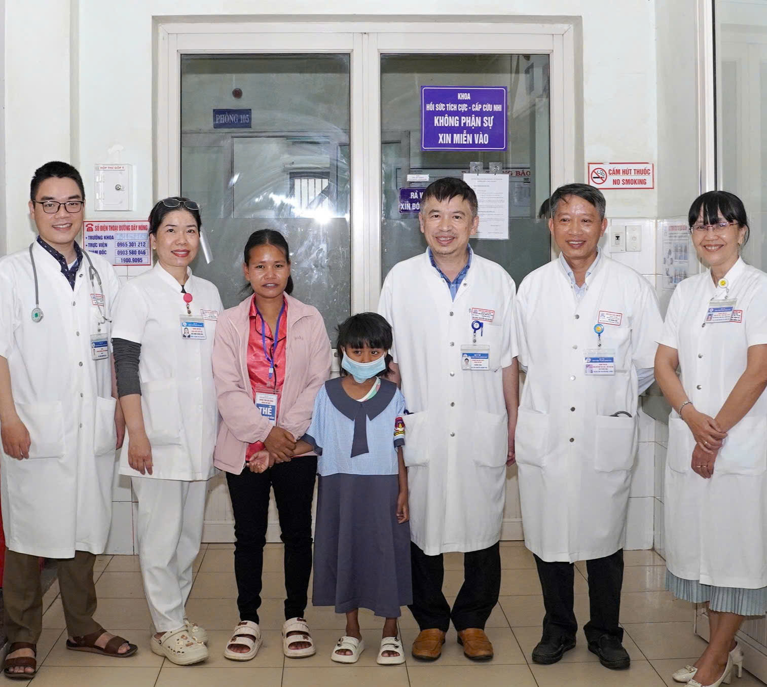 Cứu sống bé gái 7 tuổi bị rắn cạp nia cắn nhờ huyết thanh chuyển khẩn trong đêm