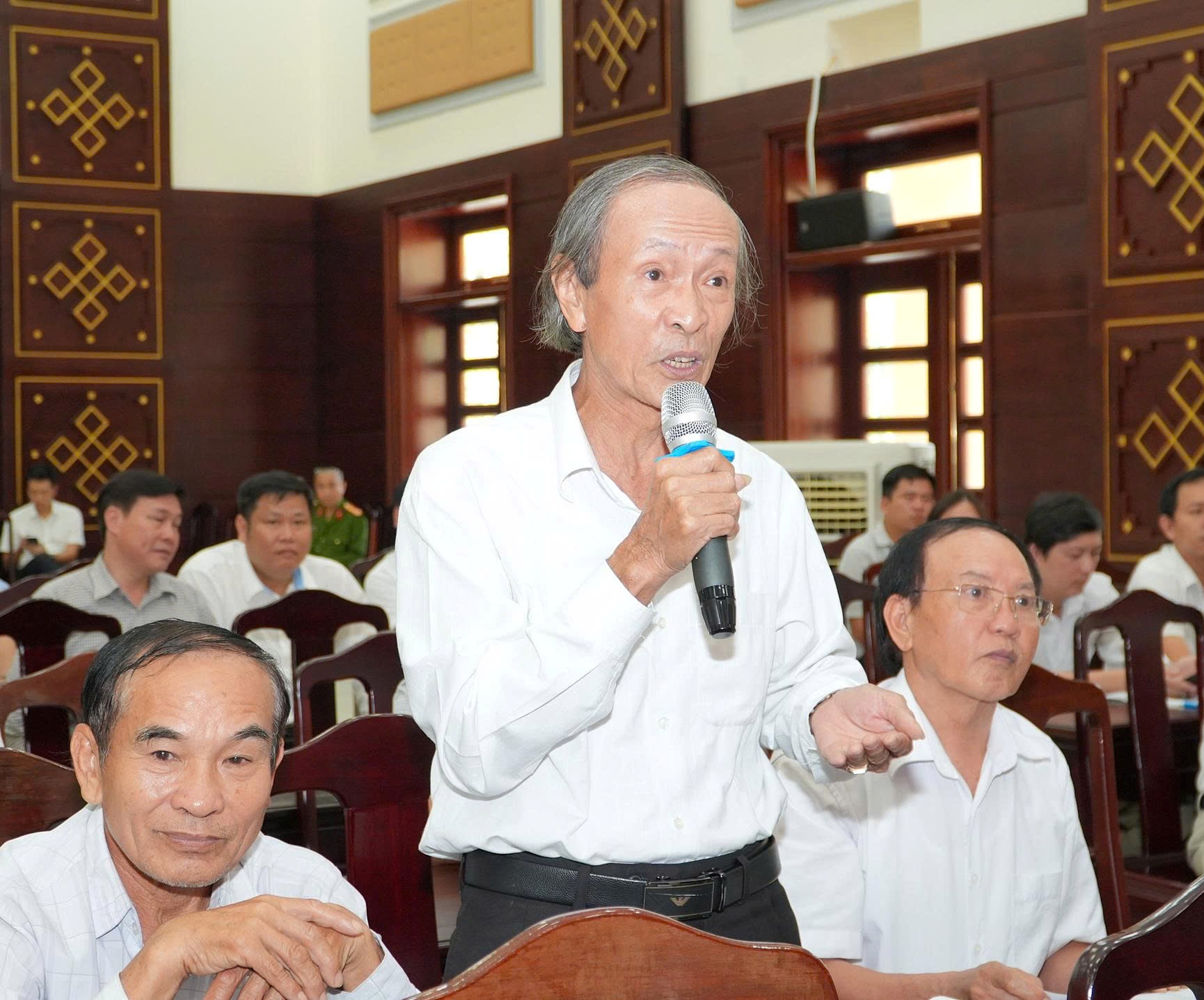 Các ứng cử viên Đại biểu Quốc hội và Hội đồng nhân dân thành phố tiếp xúc cử tri