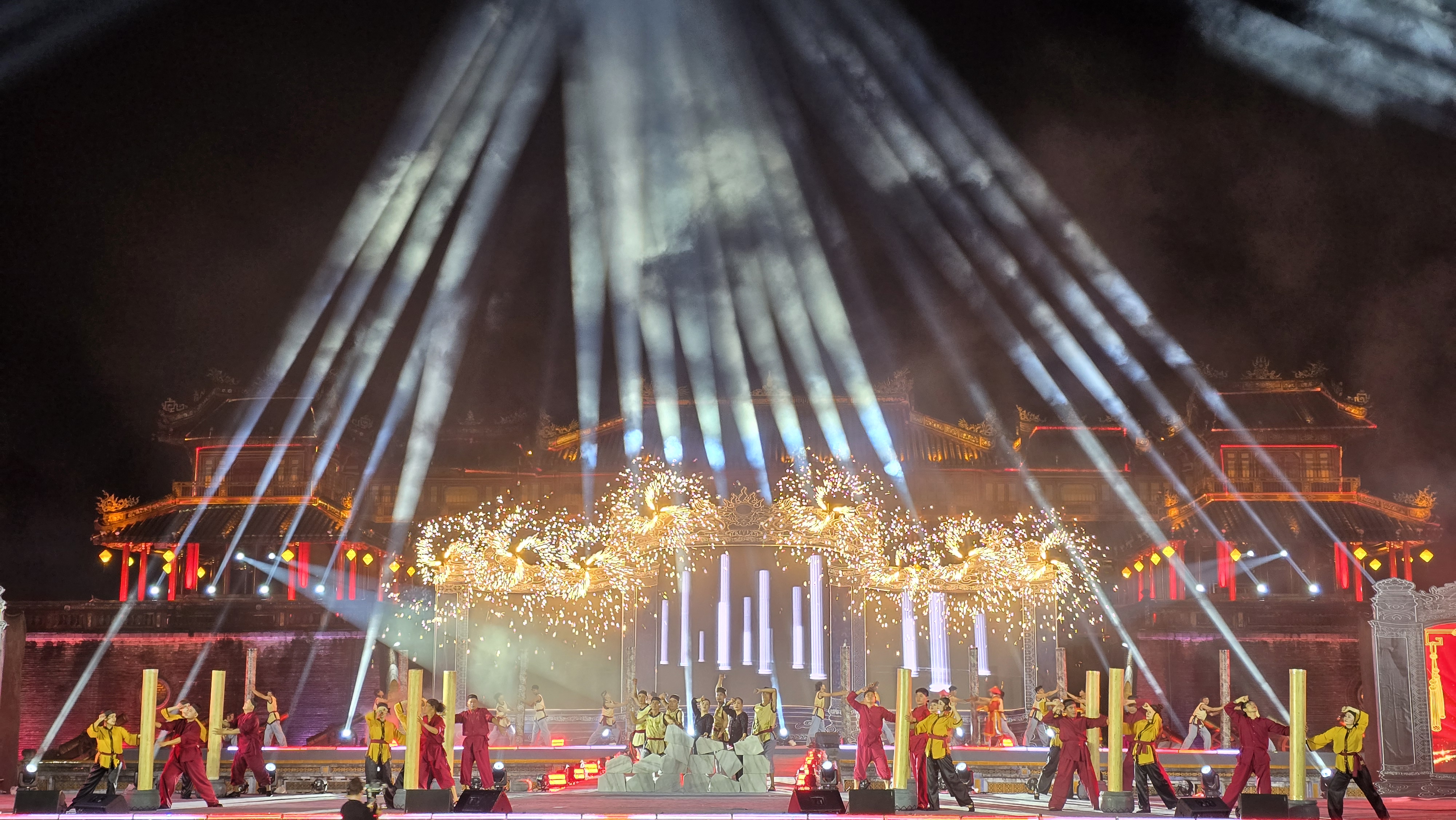 “Thi dĩ ngôn chí  Tôn vinh di sản thơ ca hoàng đế Triều Nguyễn