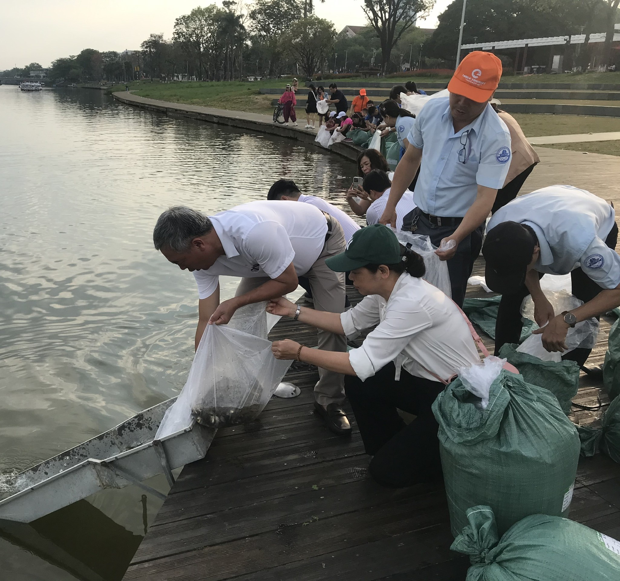 Tái tạo nguồn lợi thủy sản trên sông Hương