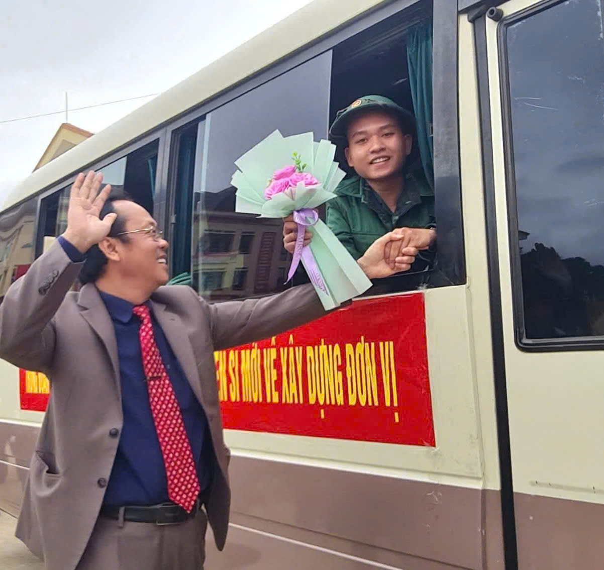 Những khoảng khắc ấn tượng tại lễ giao, nhận quân