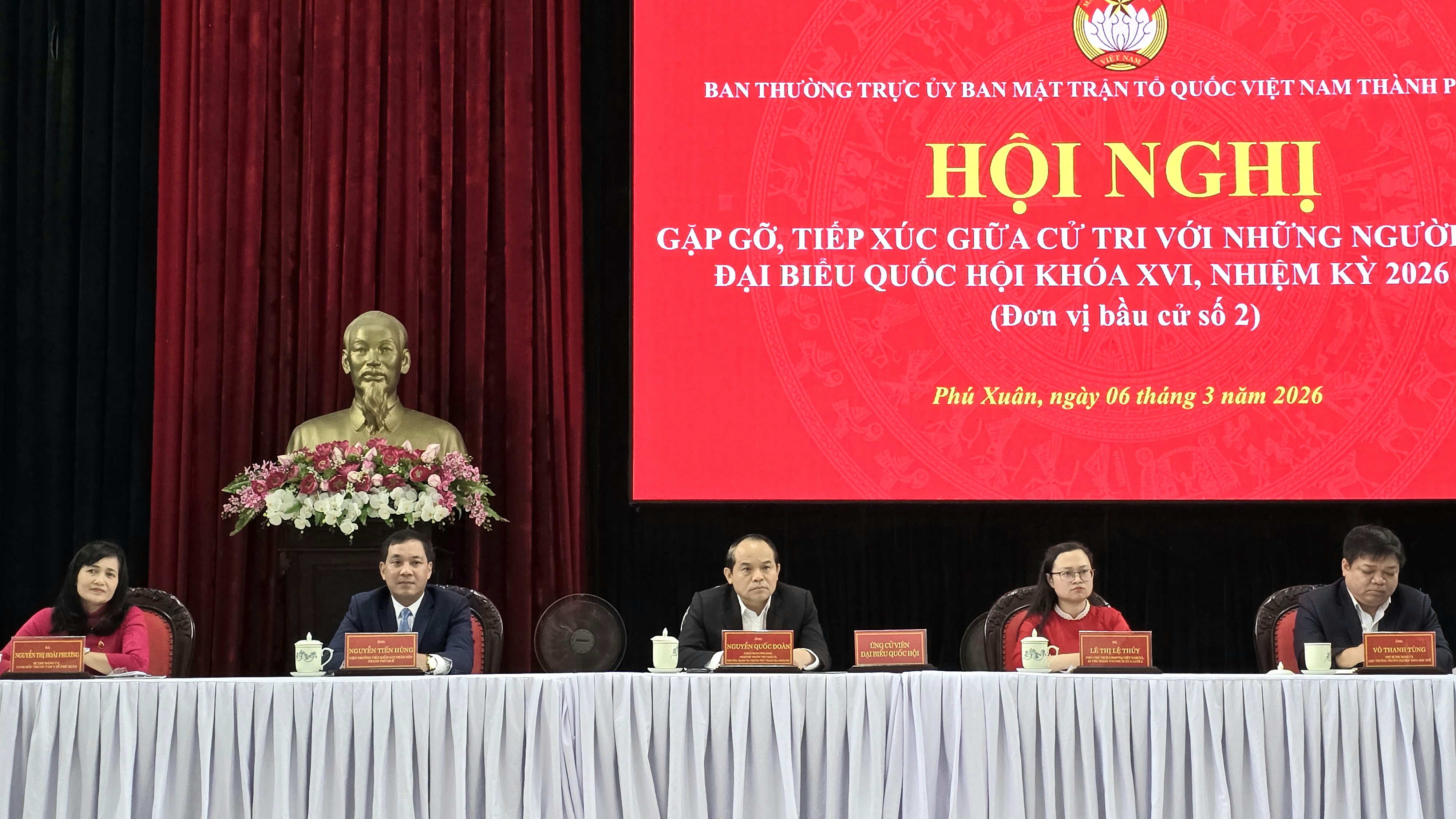 Ứng cử viên đại biểu Quốc hội tiếp xúc cử tri phường Phú Xuân