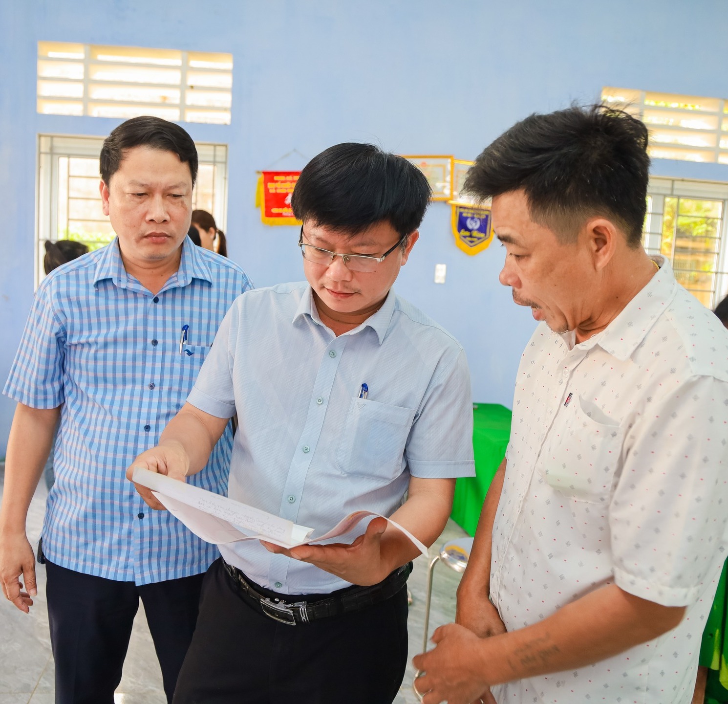 Xã Vinh Lộc ra quân chiến dịch “Thứ Bảy hành chính thân thiện”