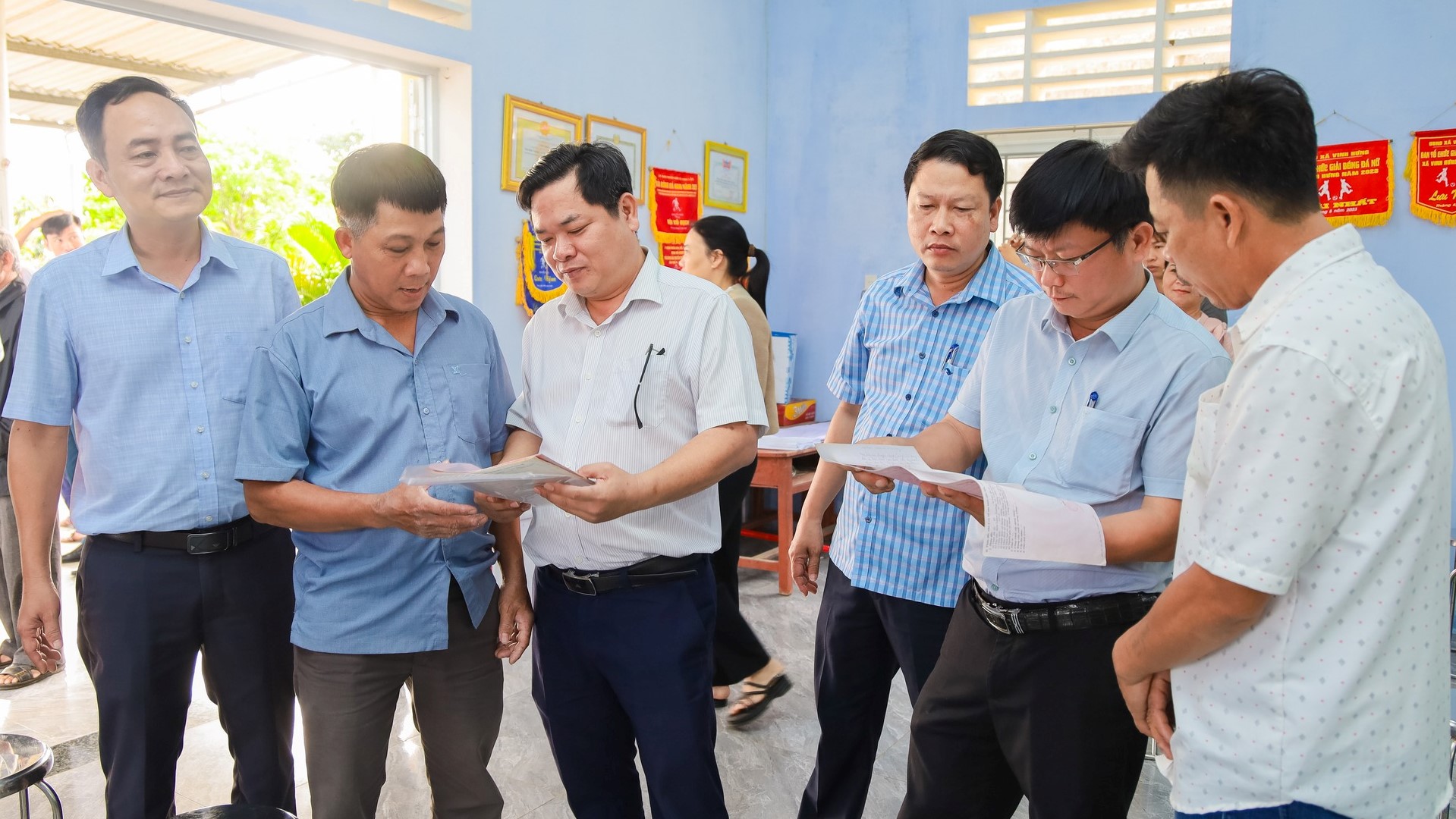 Xã Vinh Lộc ra quân chiến dịch “Thứ Bảy hành chính thân thiện”