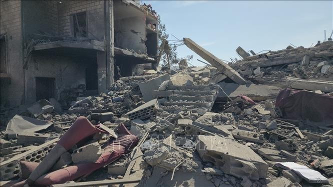 Hezbollah bắn hàng loạt tên lửa chính xác về phía Israel