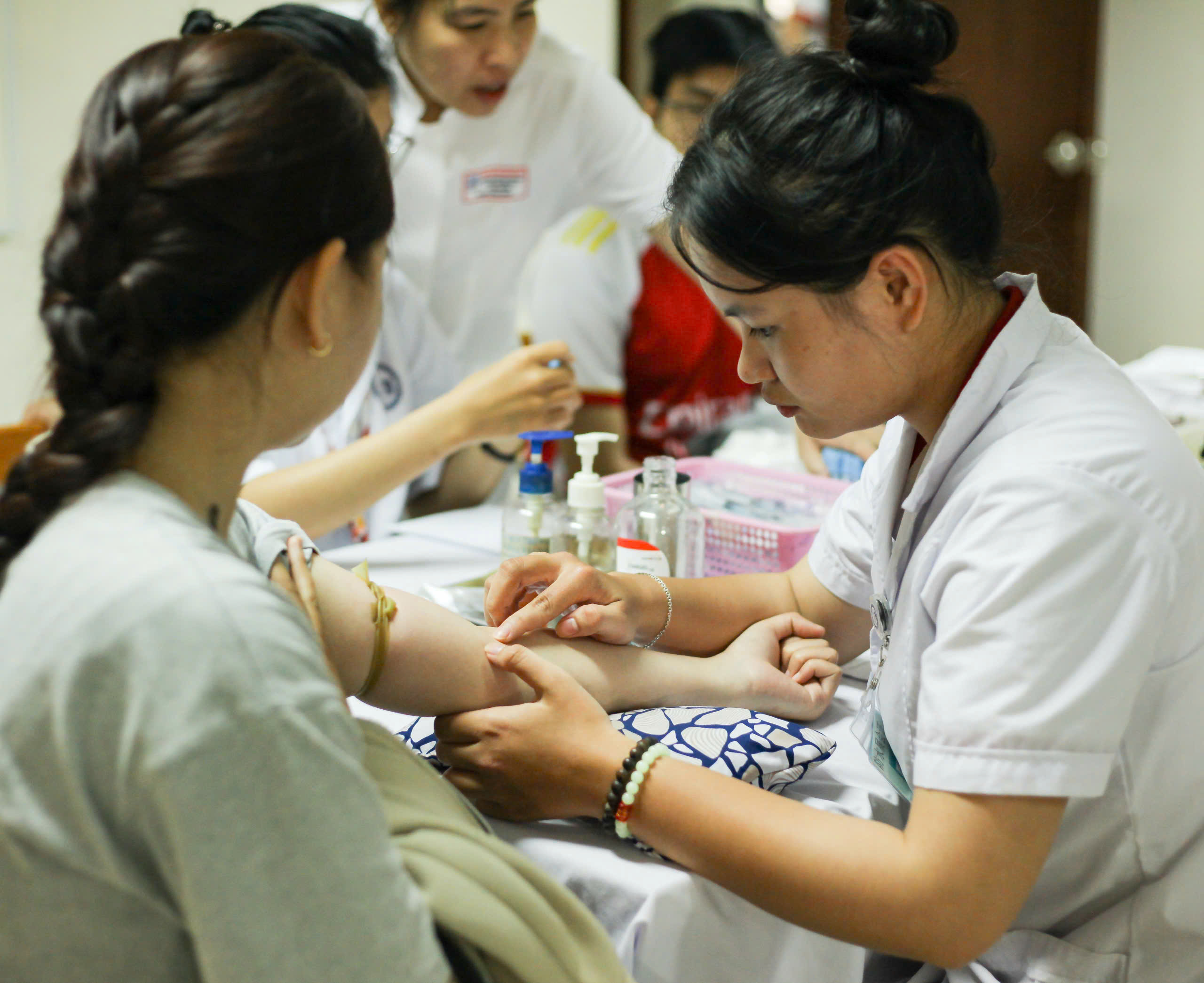 Lan tỏa nghĩa cử hiến máu của cán bộ và sinh viên ngành y TP Huế