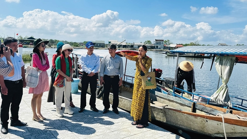 Bảo vệ môi trường phá Tam Giang từ thông điệp “giảm nhựa”