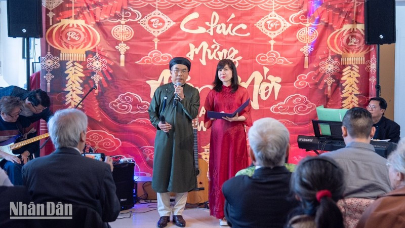 Kiều bào tại Pháp mừng xuân mới với những giai điệu quê hương