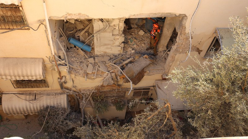 Iran và Israel tiến hành đợt không kích mới sau khi Tehran công bố tân lãnh đạo tối cao