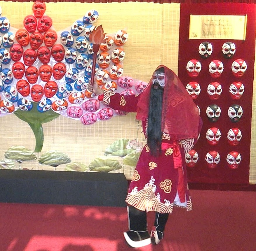 Mỗi năm một vở diễn