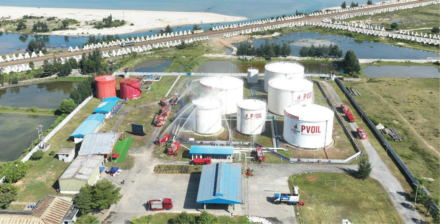 Không để khan hiếm cục bộ nguồn cung xăng dầu