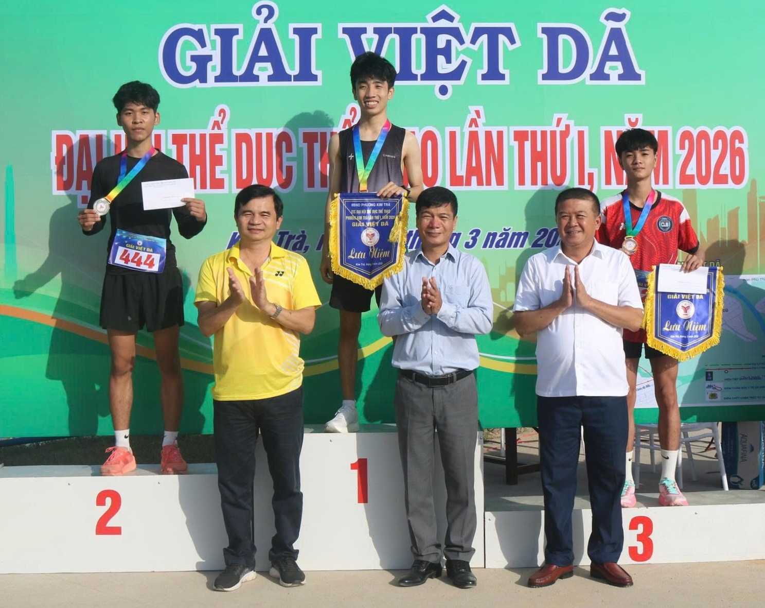 Gần 300 vận động viên tham dự giải việt dã phường Kim Trà