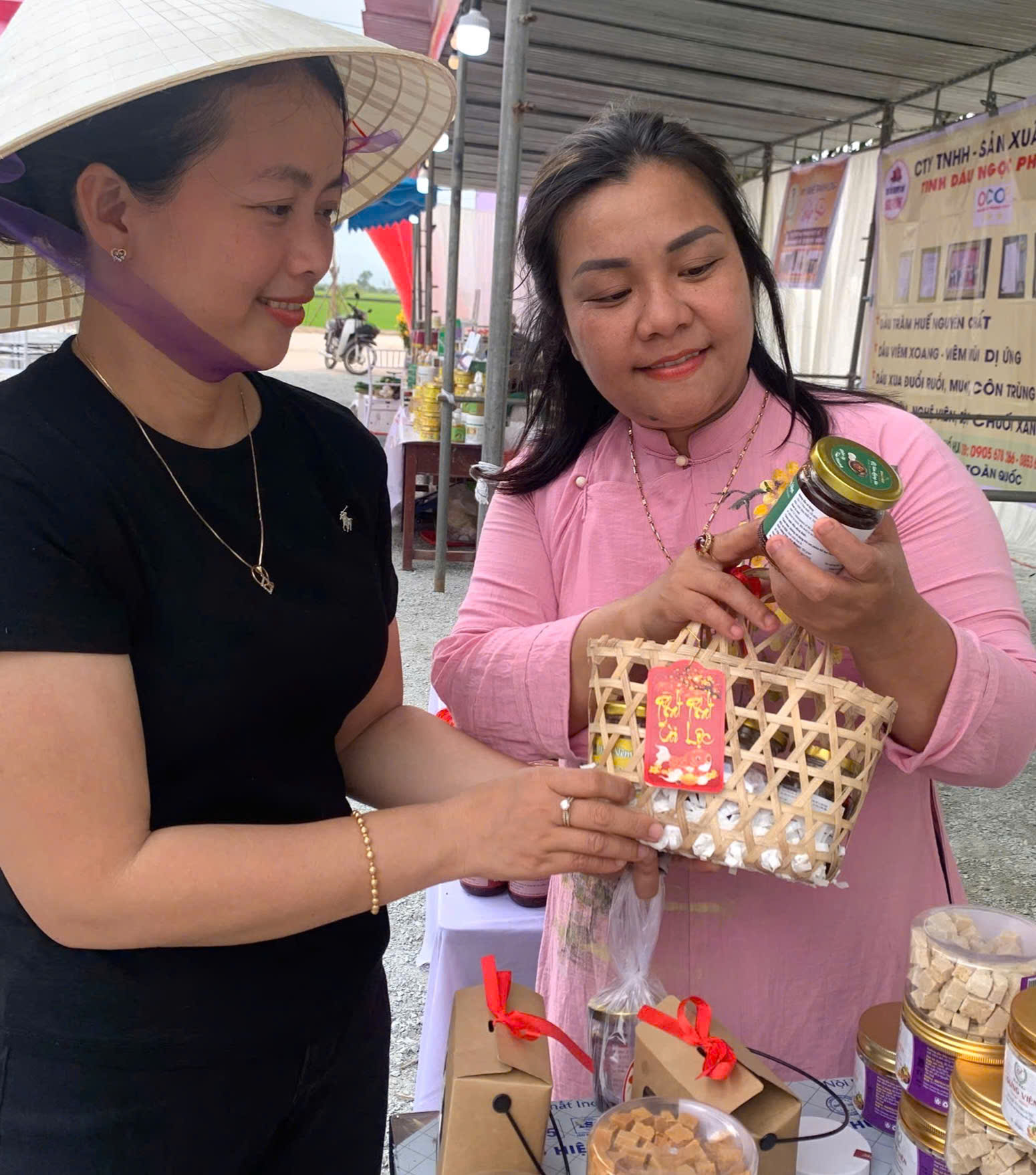 Tưởng nhớ, tôn vinh Tổ nghề làng bún Vân Cù