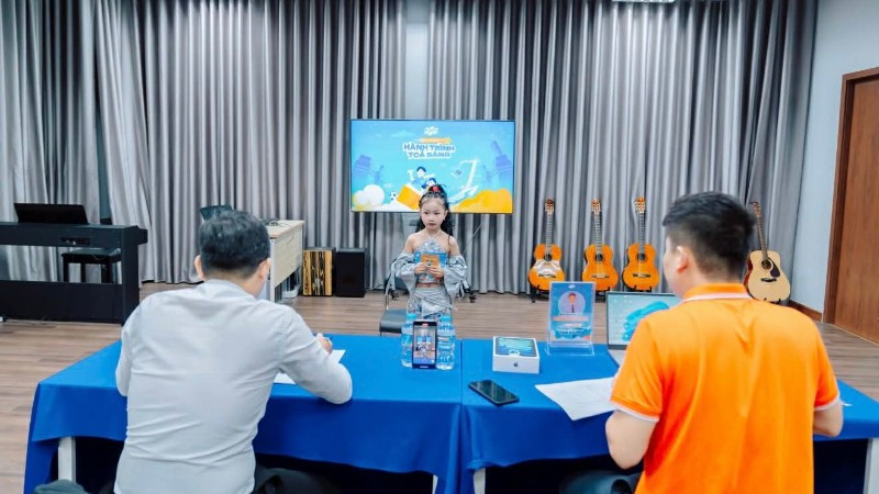 Học bổng “Hành trình tỏa sáng” với mức hỗ trợ tới 100 học phí cho học sinh