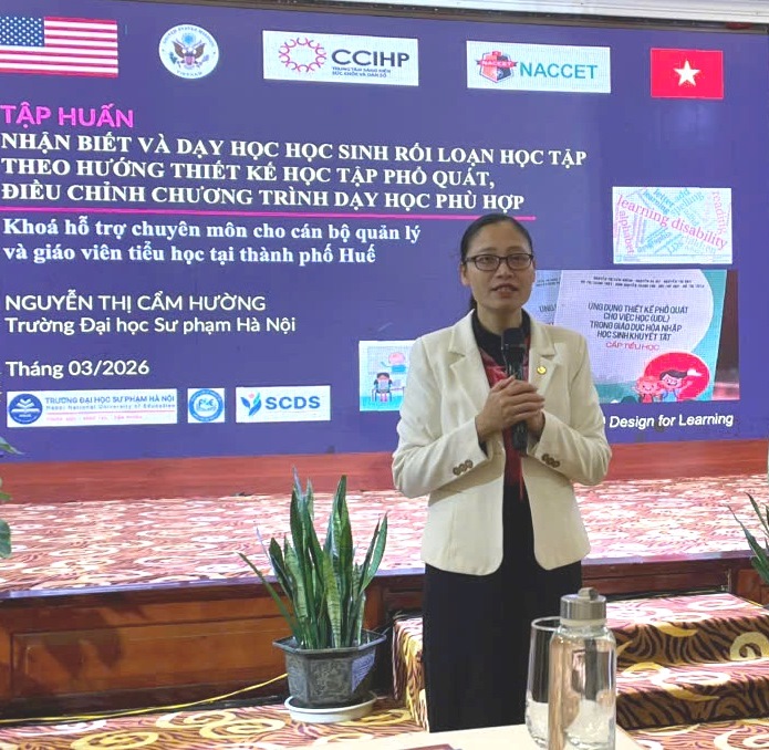 Chia sẻ chuyên môn cho quản lý và giáo viên dạy học sinh khuyết tật