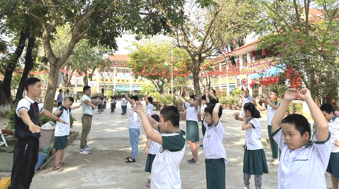 Chia sẻ chuyên môn cho quản lý và giáo viên dạy học sinh khuyết tật
