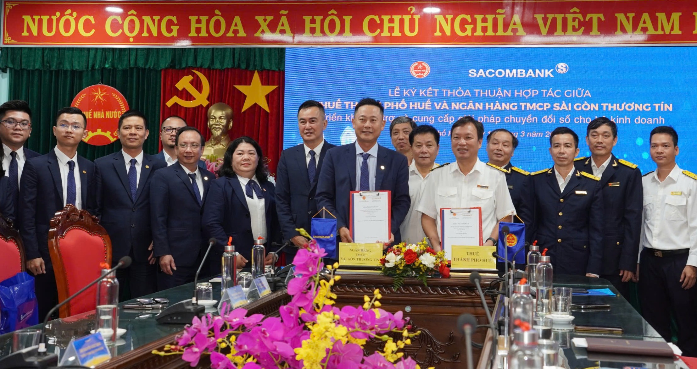 Ký kết đồng hành hỗ trợ hộ kinh doanh chuyển đổi số