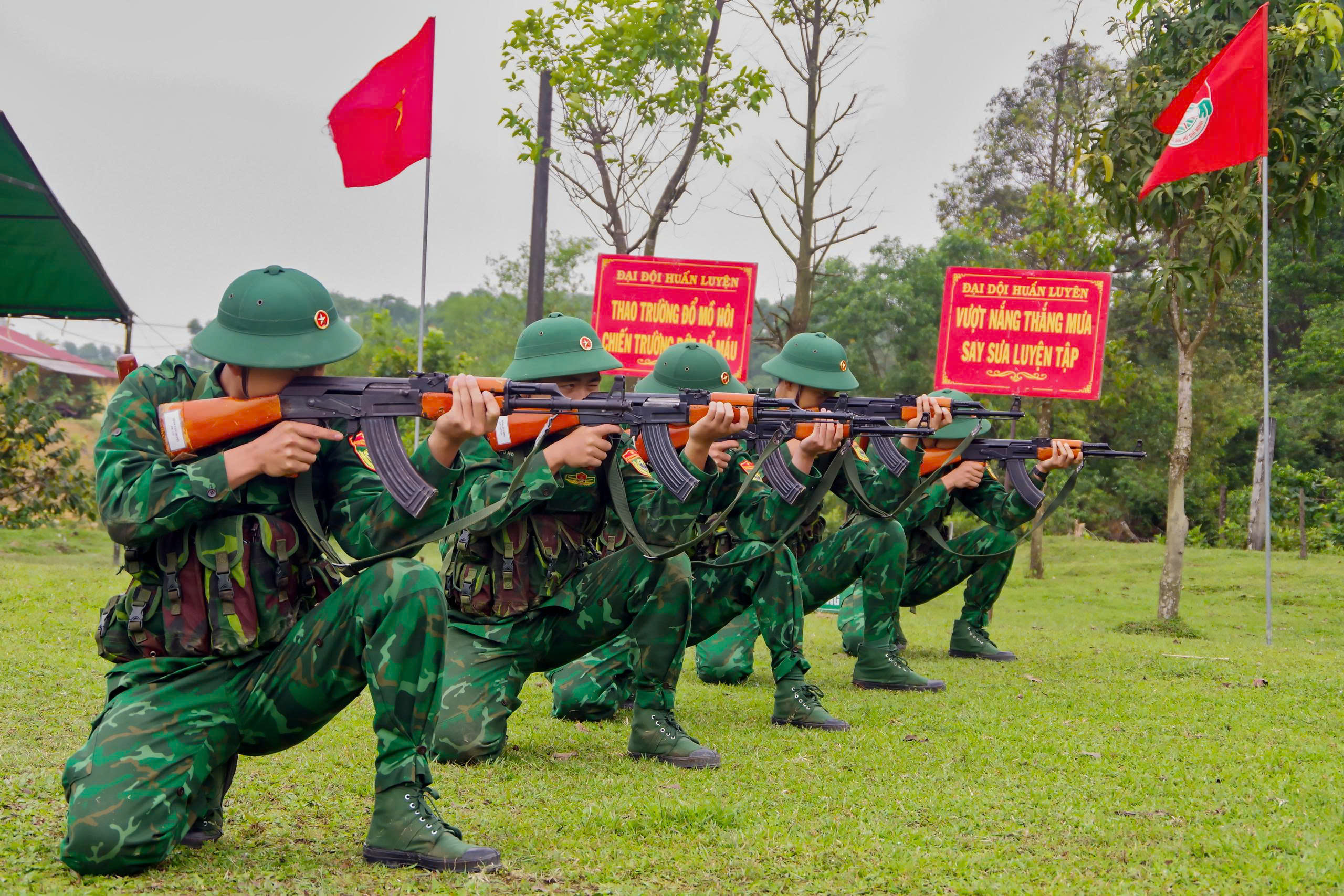 Khai mạc huấn luyện chiến sĩ mới